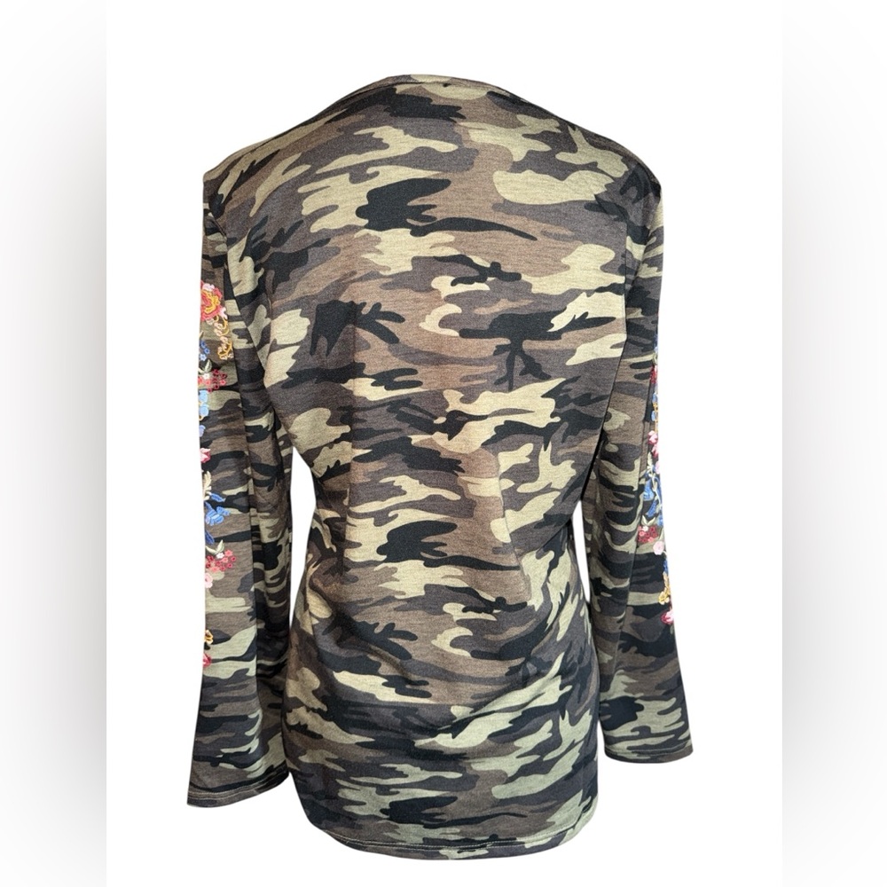 Paparazzi by BIZ Floral Embroidered Camo Long Sleeve, Size Medium, NWOT - Picture 2 of 4